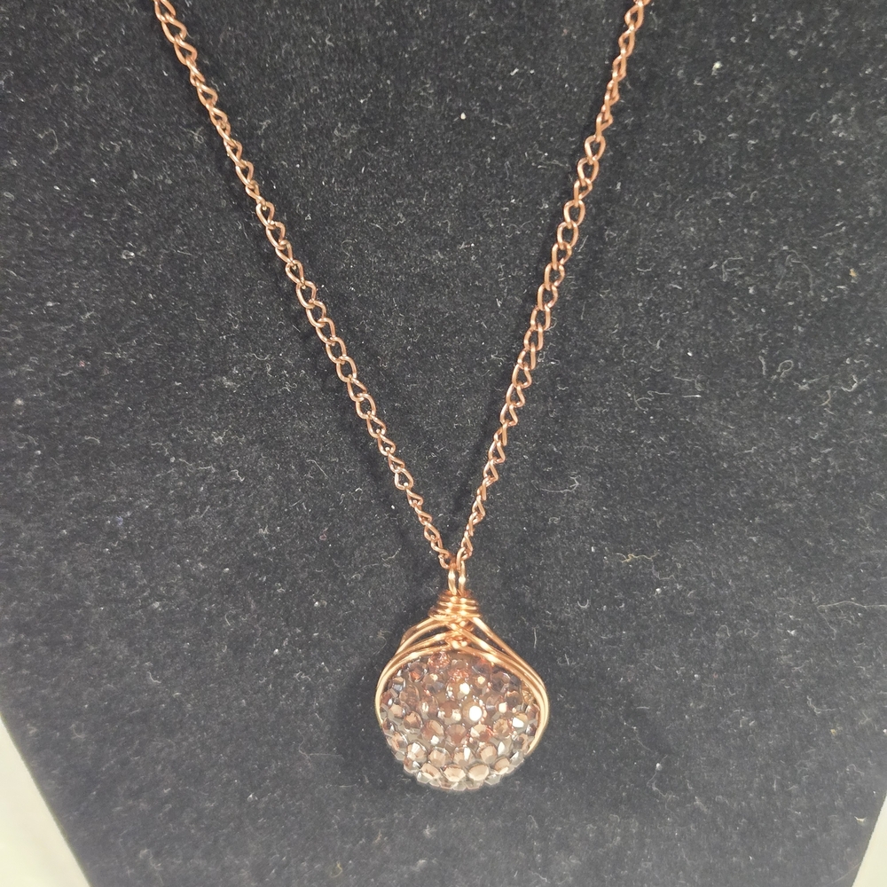 Elegant Rose Gold Pendant Necklace